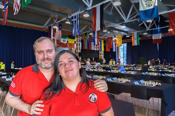 Ricardo Kropff y Gabriela Vargas en un torneo de ajedrez